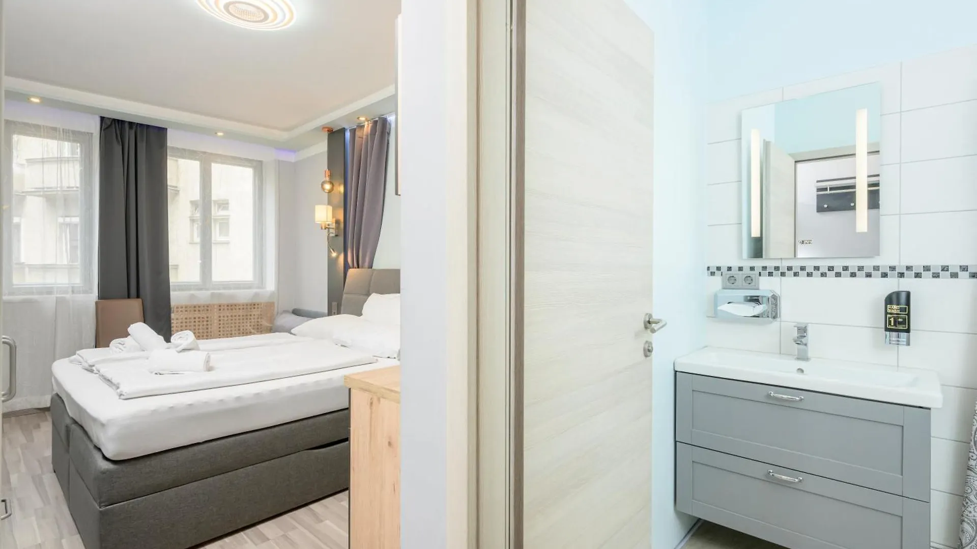 Palais Palffy Apartments Βιέννη 4*,