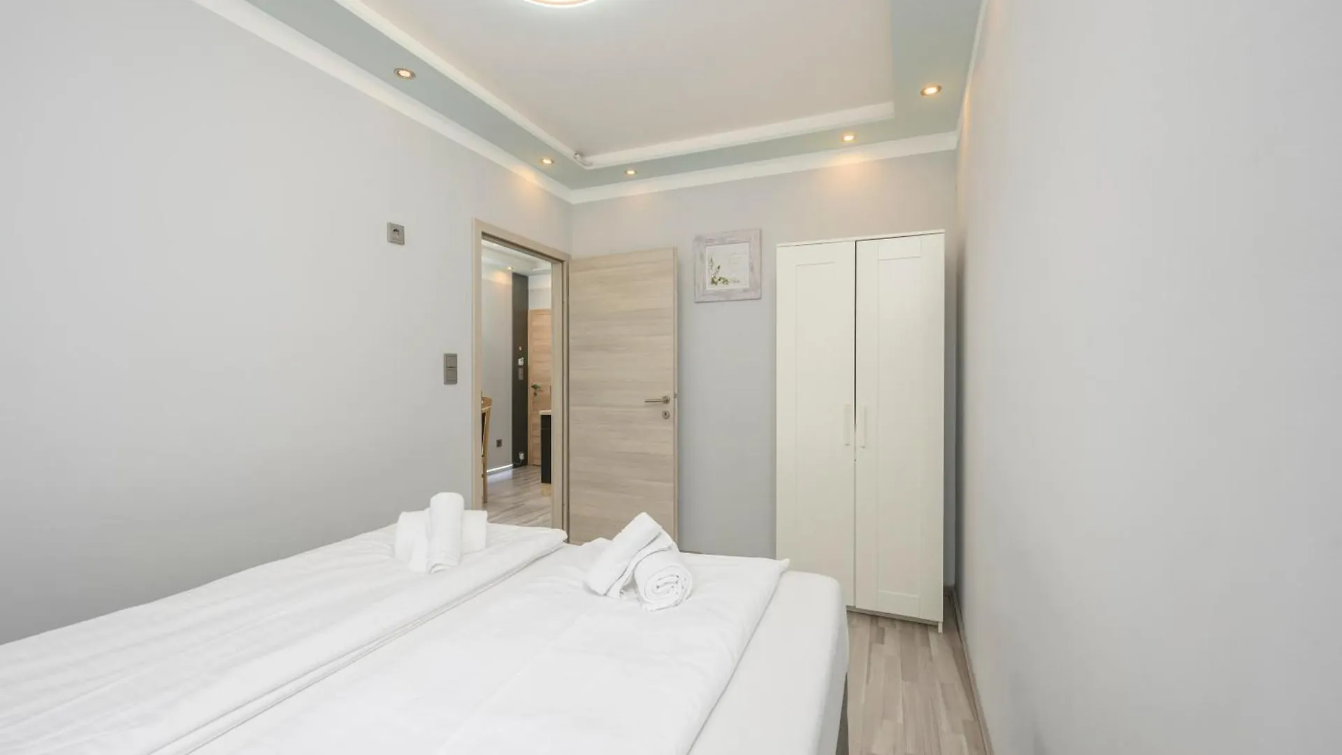 Elegance Palais Palffy Apartments Wien 4*,