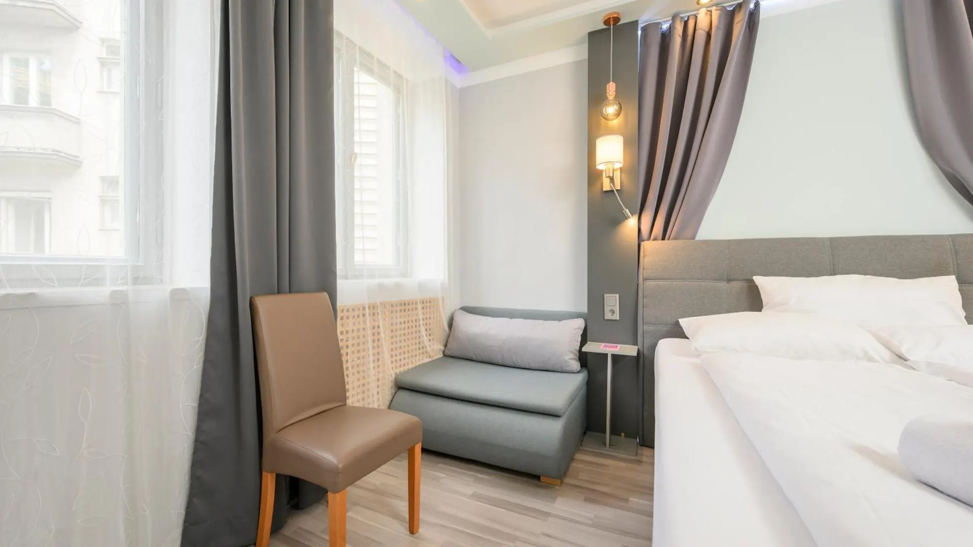 Elegance Palais Palffy Apartments Wien 4*,