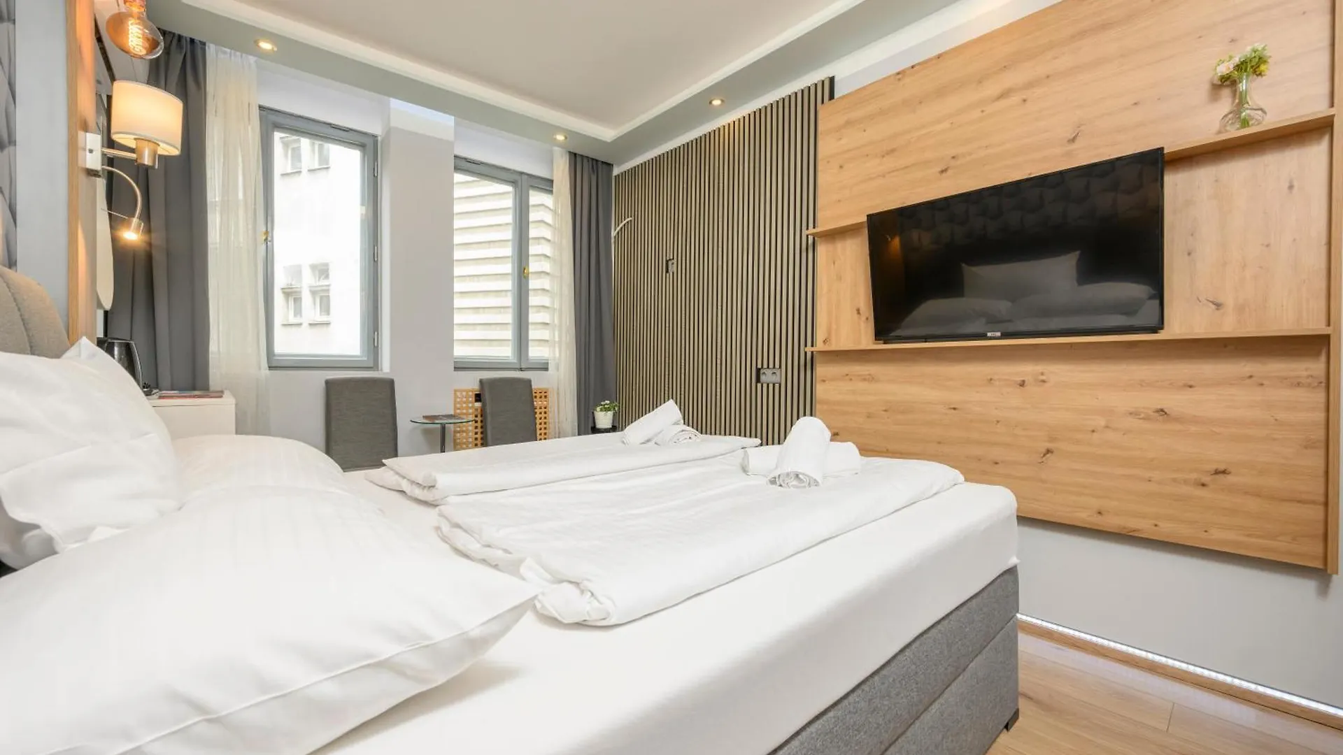 Elegance Palais Palffy Apartments Wien 4*,