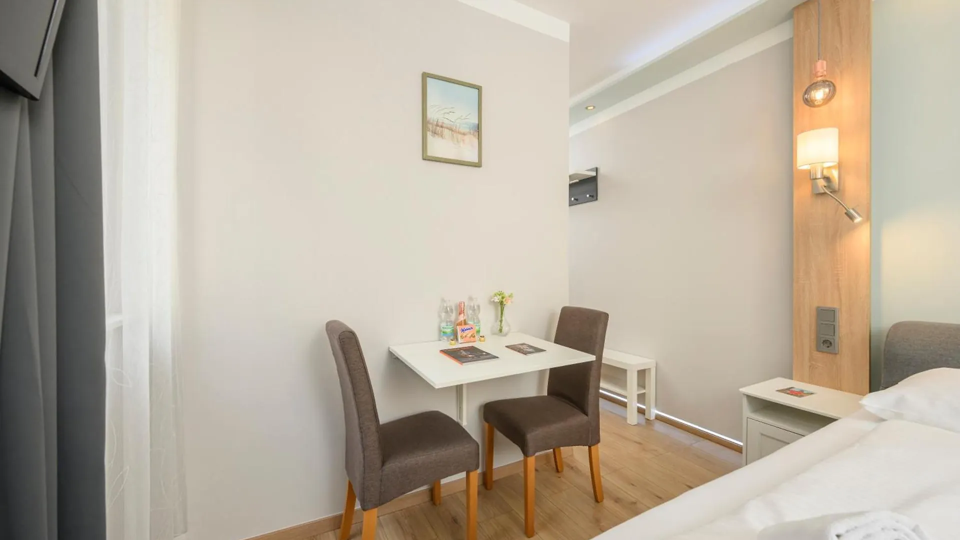 Elegance Palais Palffy Apartments Wien 4*,